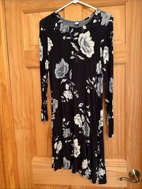 Old Navy Black Floral Long Sleeve Swing Dress with White and Gray Blooms